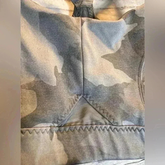 Athleta Camo print sports bra - Picture 5 of 6